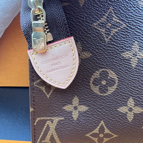 LOUIS VUITTON Toiletry 19 Pouch (Brand New! Never Used) - Picture 9 of 9